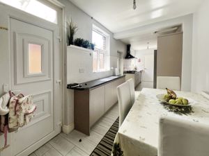 Kitchen Diner- click for photo gallery